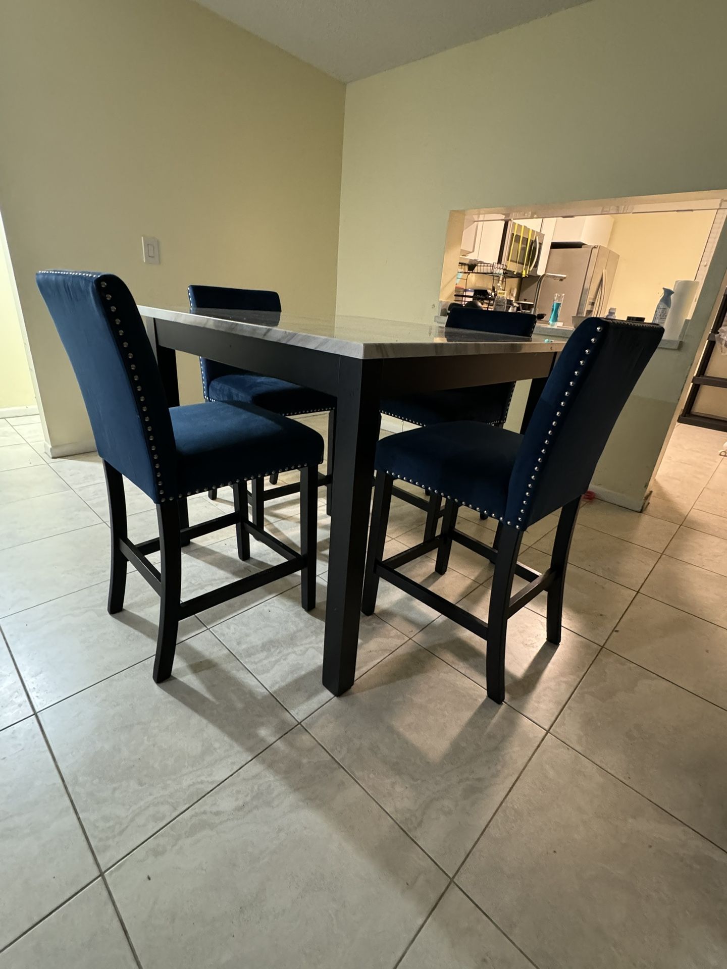 Dining Table With Bar Stool Chairs