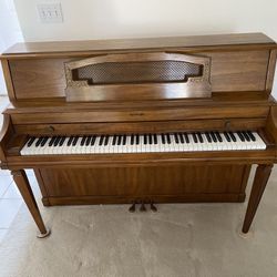 Standup Baldwin Piano