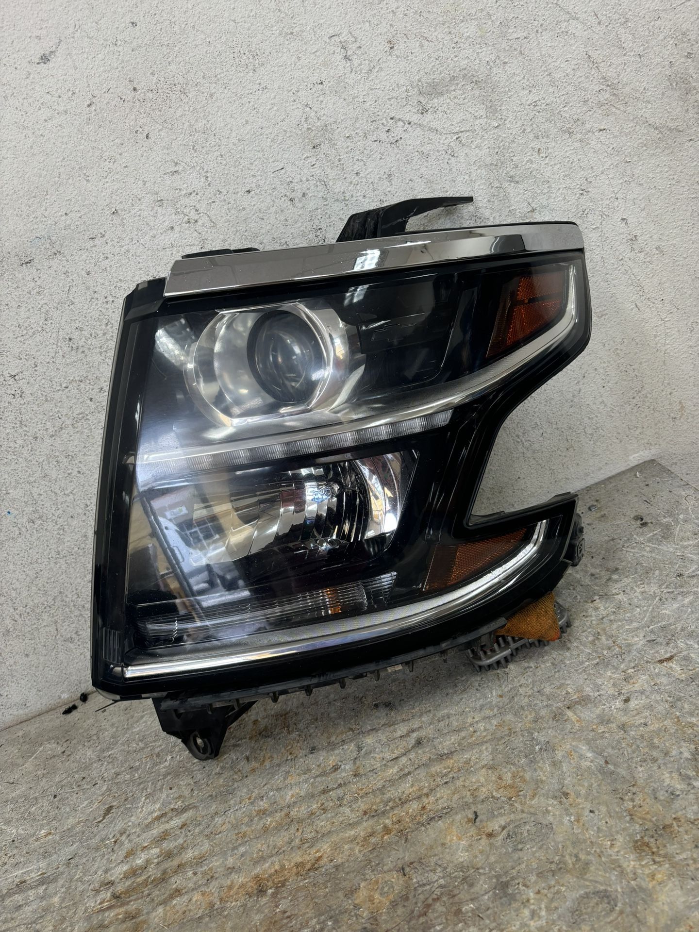 2015,2016,2017,2018,2019,2020 Chevy Tahoe/Suburban Headlight Oem, Driver Lh