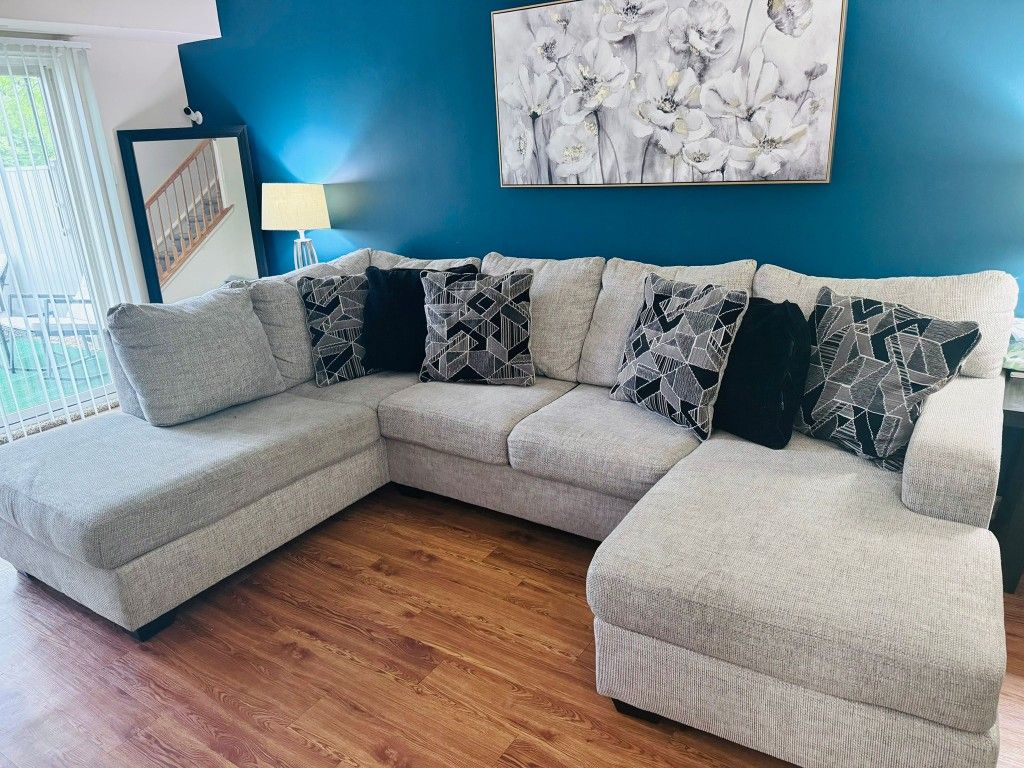 Sectional Sofa/ Sofa