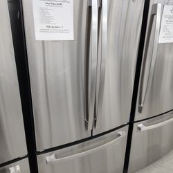 $1150(MSRP$2299) GE French Door Refrigerator With Internal Water Dispenser and Gallon Door Storage 