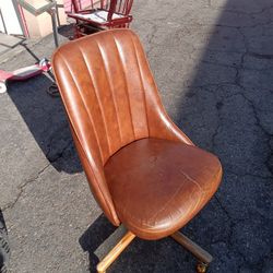 Awesome Groovy Rolling 1970s Leather Chair Small Tear In The Leather