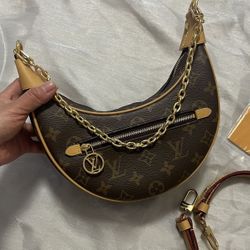 LOUIS VUITTON Loop coated canvas with cowhide trim moon bag pea bag armpit bag(57)21