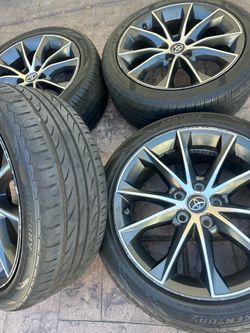 Toyota Camry wheels and tires