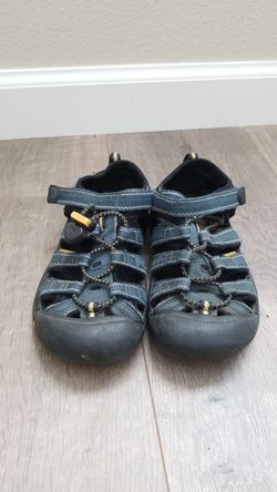 Keen boy sandles size 11.5