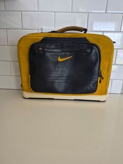 Nike SB DUNKCASE 2005 University Dunk ‘Iowa’ Zipper Repaired