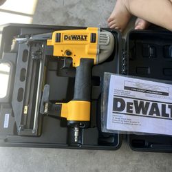 Straigh Nailer 16 Dewalt 