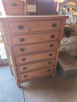chest of drawers