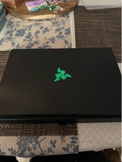 Razer Blade Gaming Laptop | i7-10875H | RTX 2070 Super | 16GB RAM | 512GB SSD | 240Hz