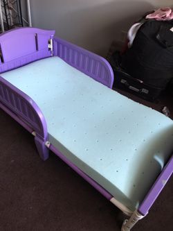 Toddler bed New. Mattress
