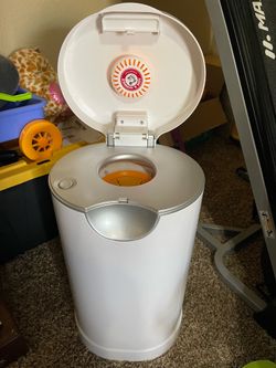 Munchkin Arm & Hammer Diaper Pail