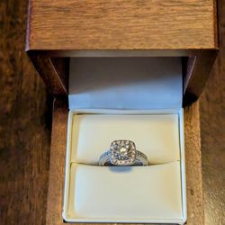 Beautiful 1.16 Carat Diamond Engagement Ring (White Gold - Halo)