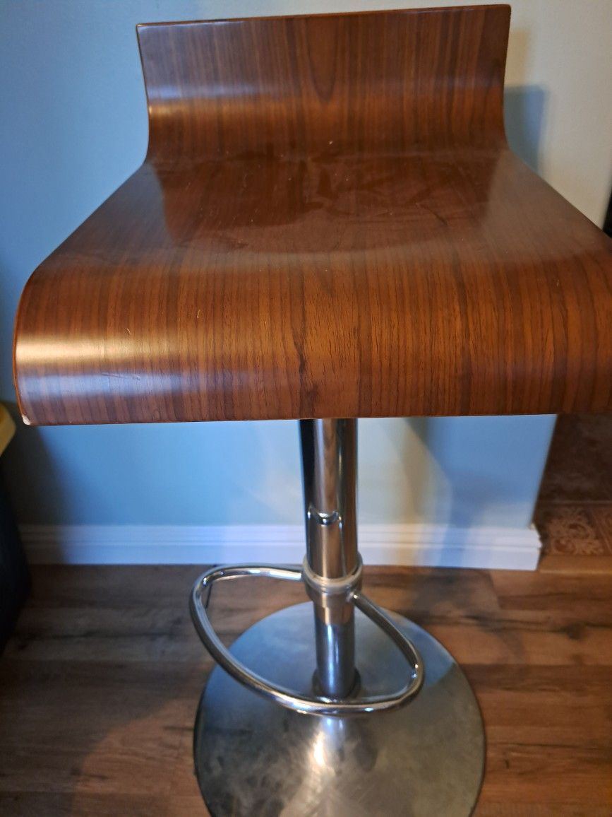 Adjustible Bar Stool