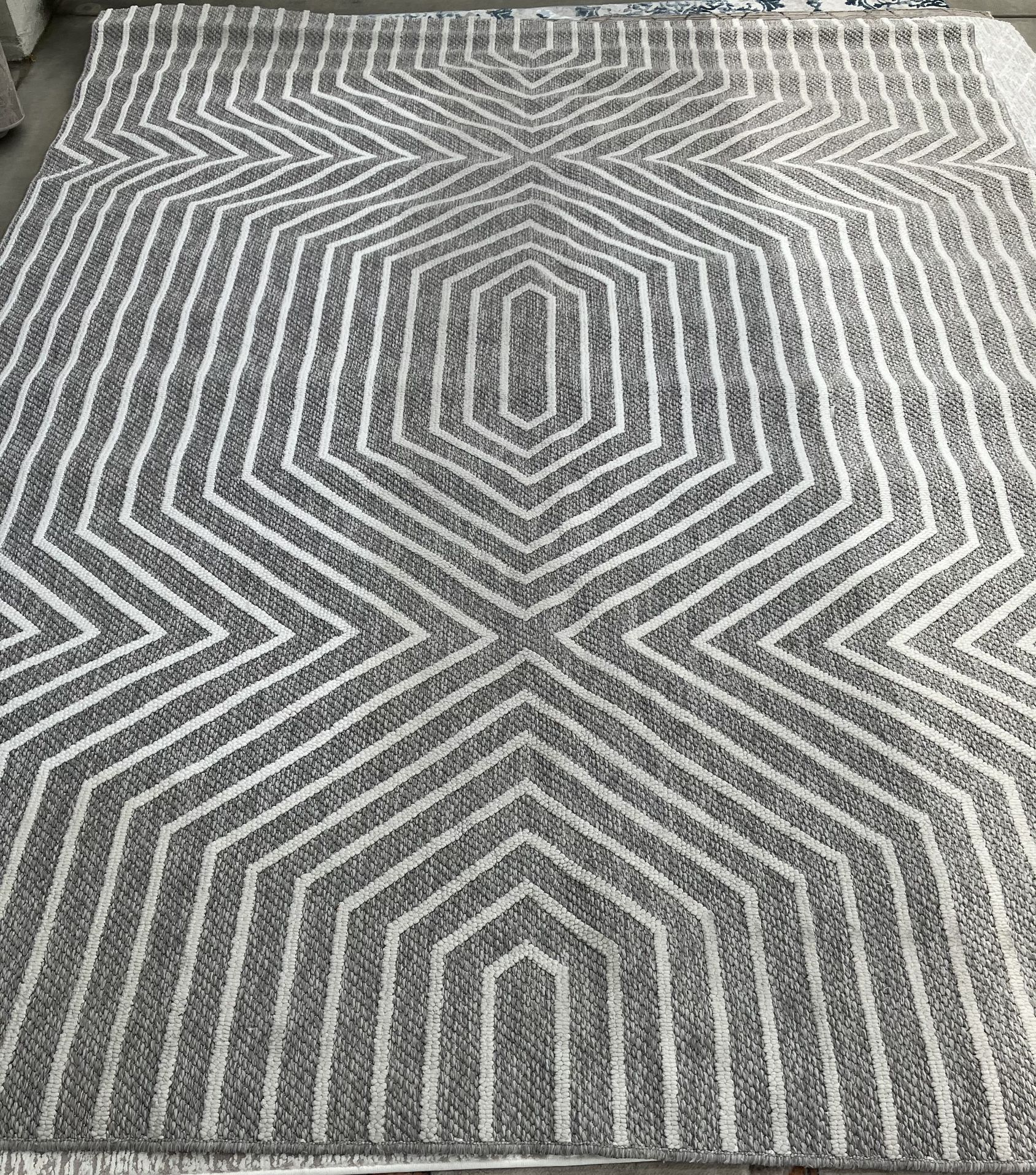 Gertmenian Regent Collection Raye Grey 8x10 Rug