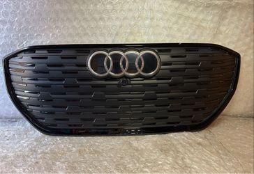 2022 2023 2024 2025 Audi Q4 E-Tron Front Bumper Center Grille OEM