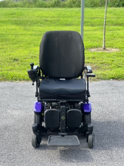 2020 ROVI X3 Power Wheelchair – Only 61 Miles – Tilt/Recline/Elevating Legs
