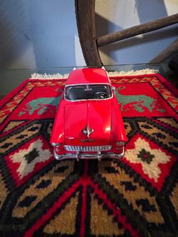 CARRO ANTIGUO DE METAL ESCALA 1.24