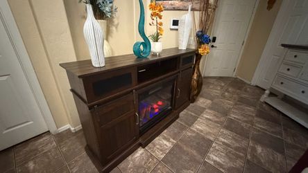 Stunning fireplace /tv stand with 5 colors of flames 68” inches longn