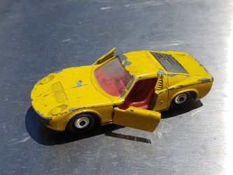 Vintage Matchbox Series No. 33 Lamborghini Miura yellow Lesney