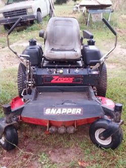 Snapper Z-Force Zero Turn Commercial Mower 52" cut- SUPER LOW HOURS (82 hrs!)