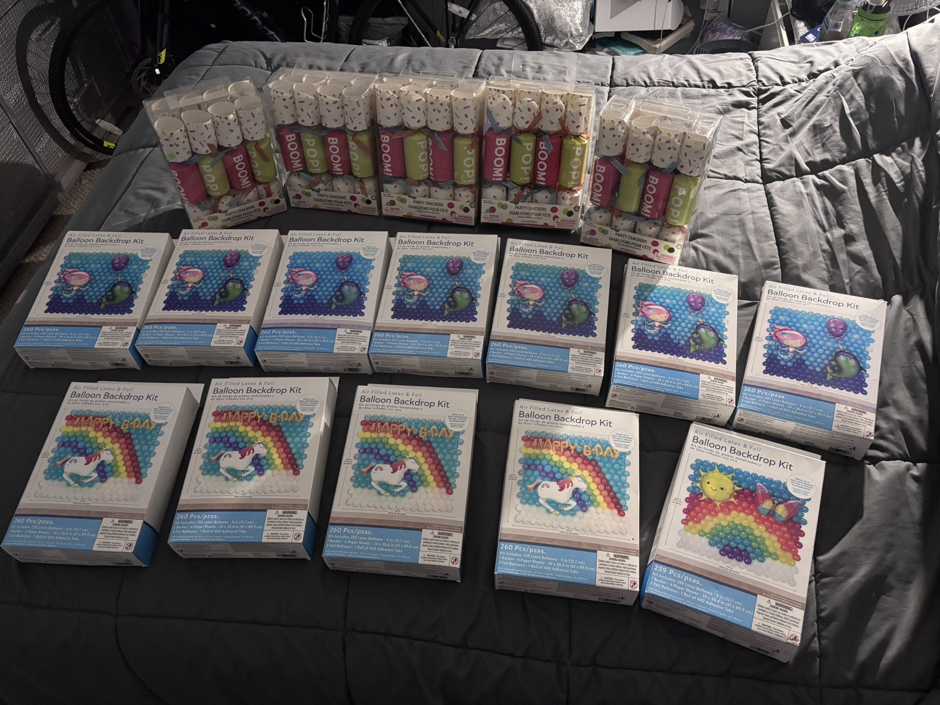 Selling New 10 260 Piece, Balloon, Backdrop Kits With Five Party Crackers 8 In Each Box Large