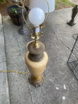 Vintage table lamp excellent condition