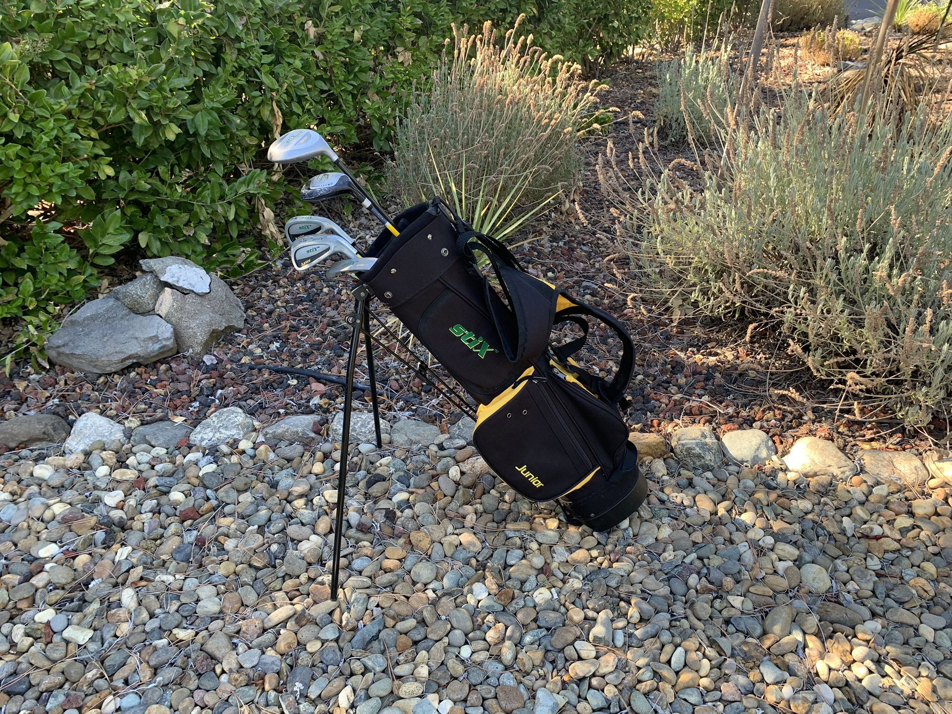 STIX Junior Golf Set (5/6 Iron+7 Iron+9/W Iron+putter+Driver+3 Hybrid+Stand-Up Bag)