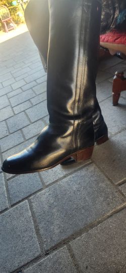 Almost new thigh-high boots made of pure leather or leather, sizes 8. 2/1, black color Beautiful, 