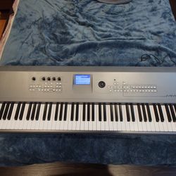 Yamaha MM8 Workstation Keyboard