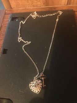 Woman’s silver necklace