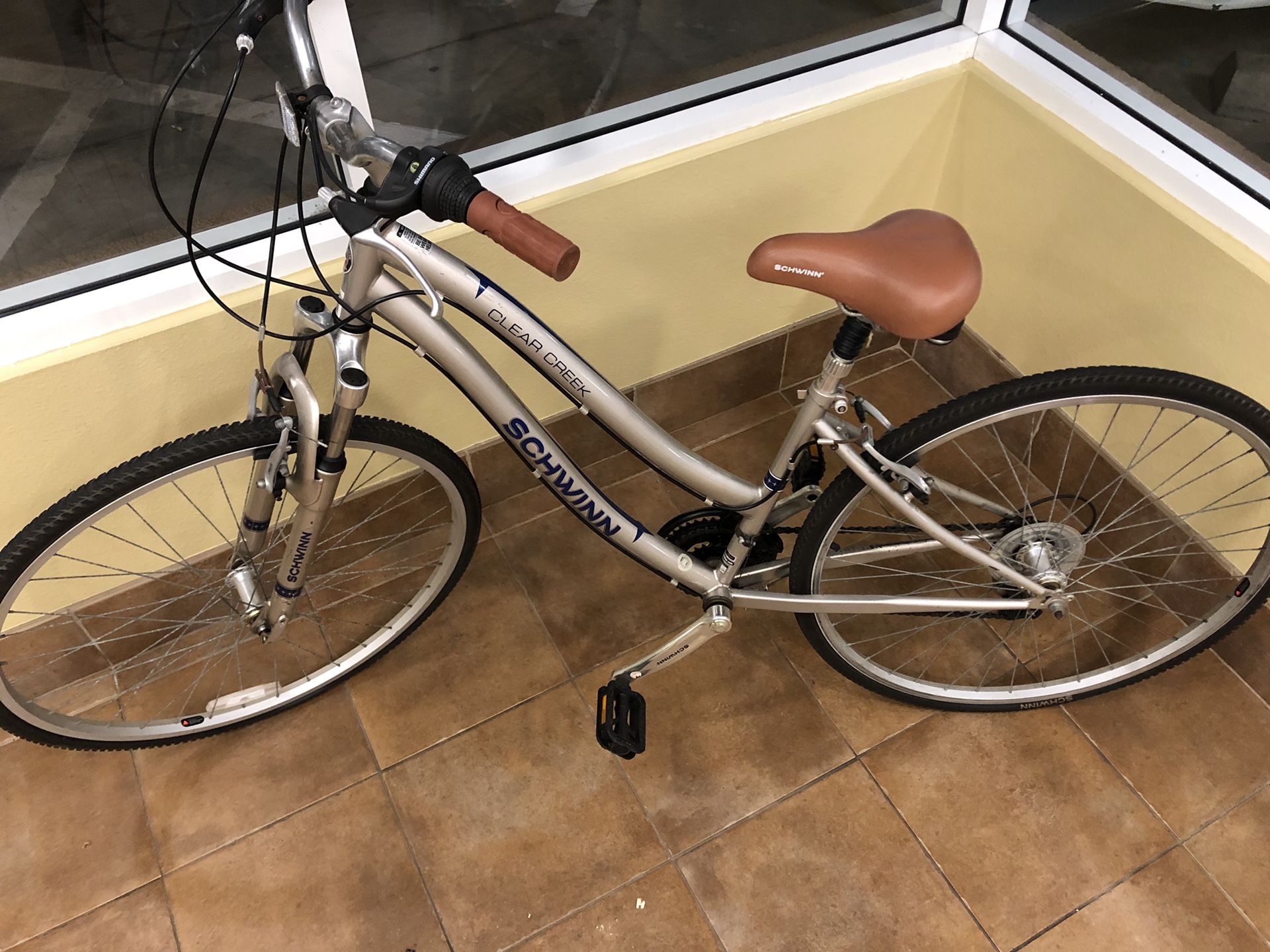 Schwinn Hybrid 700 C Clear Creek Women Bike. 26 in S4975TGE