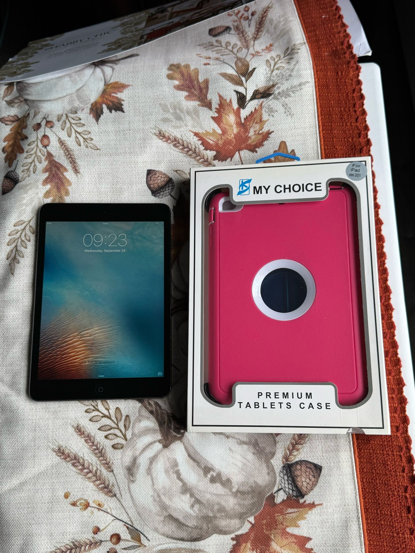 Apple iPad Mini Tablet Bundle