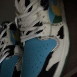 SELLING SHOES