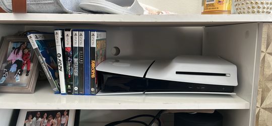 Ps5 slim disk 1tb like new still with games