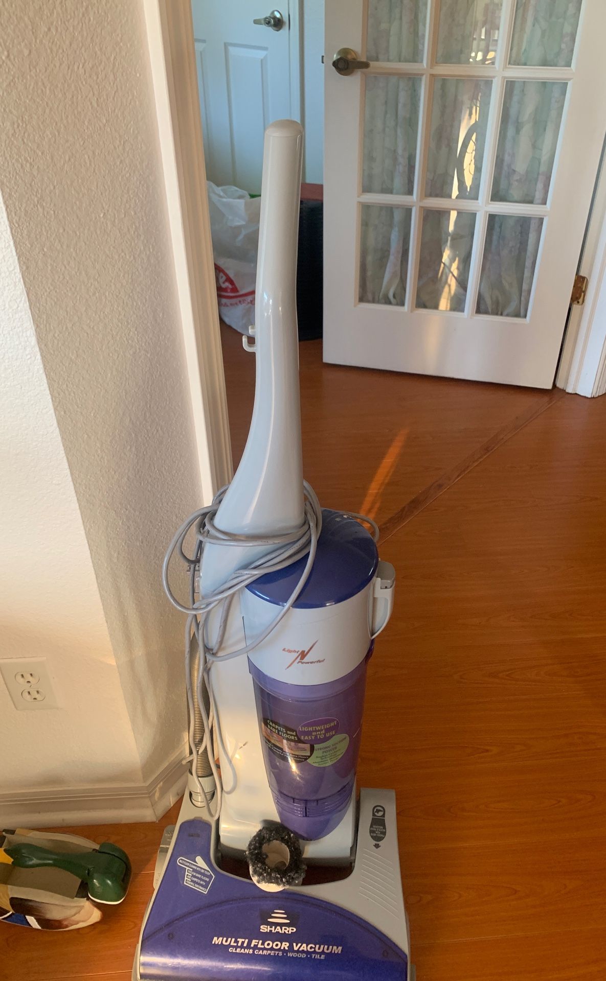 Sharp multi floor vacuum