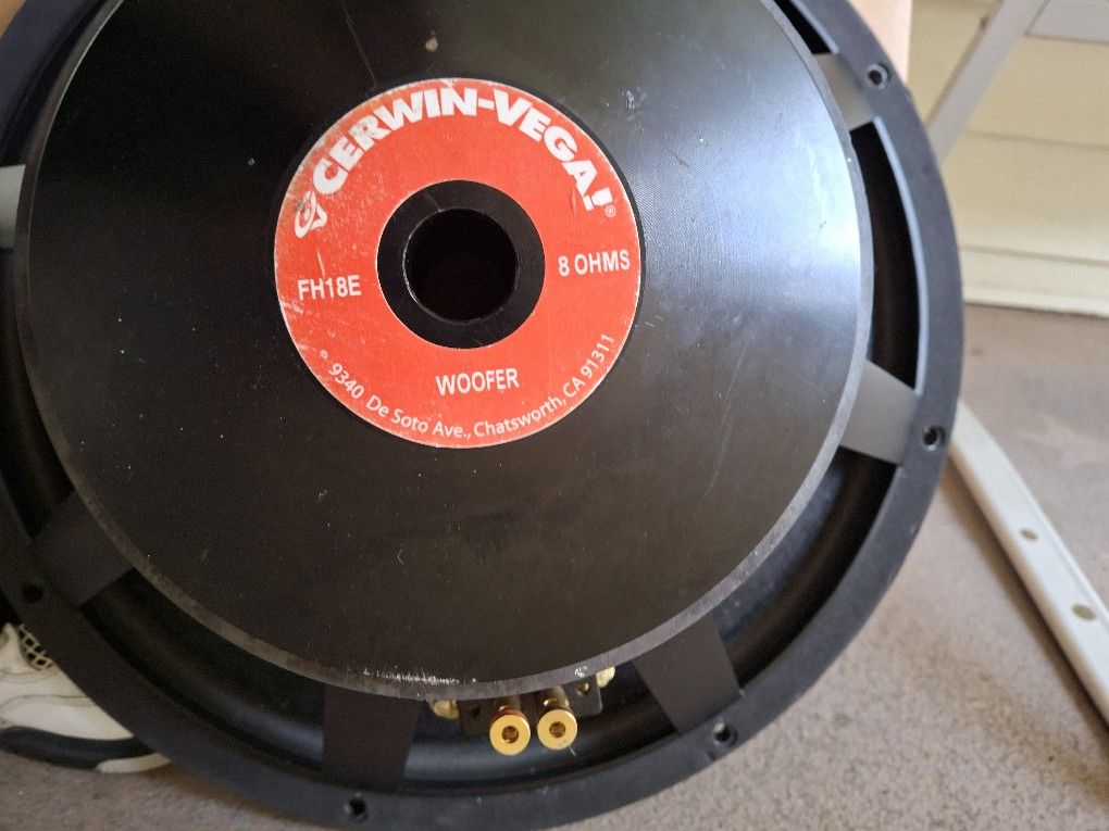 Cerwinvega Speakers 18 Inch