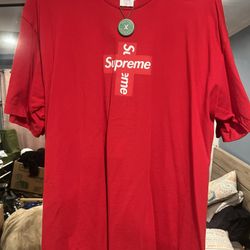 **BRAND NEW **NEVER WORN - SUPREME -  ( XL )CROSS BOX LOGO RED T-SHIRT