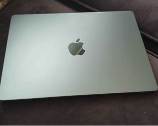 MAC BOOK 2024 14 INCH