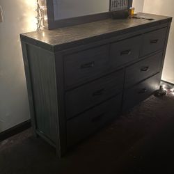Bed And Dresser Both 125$!