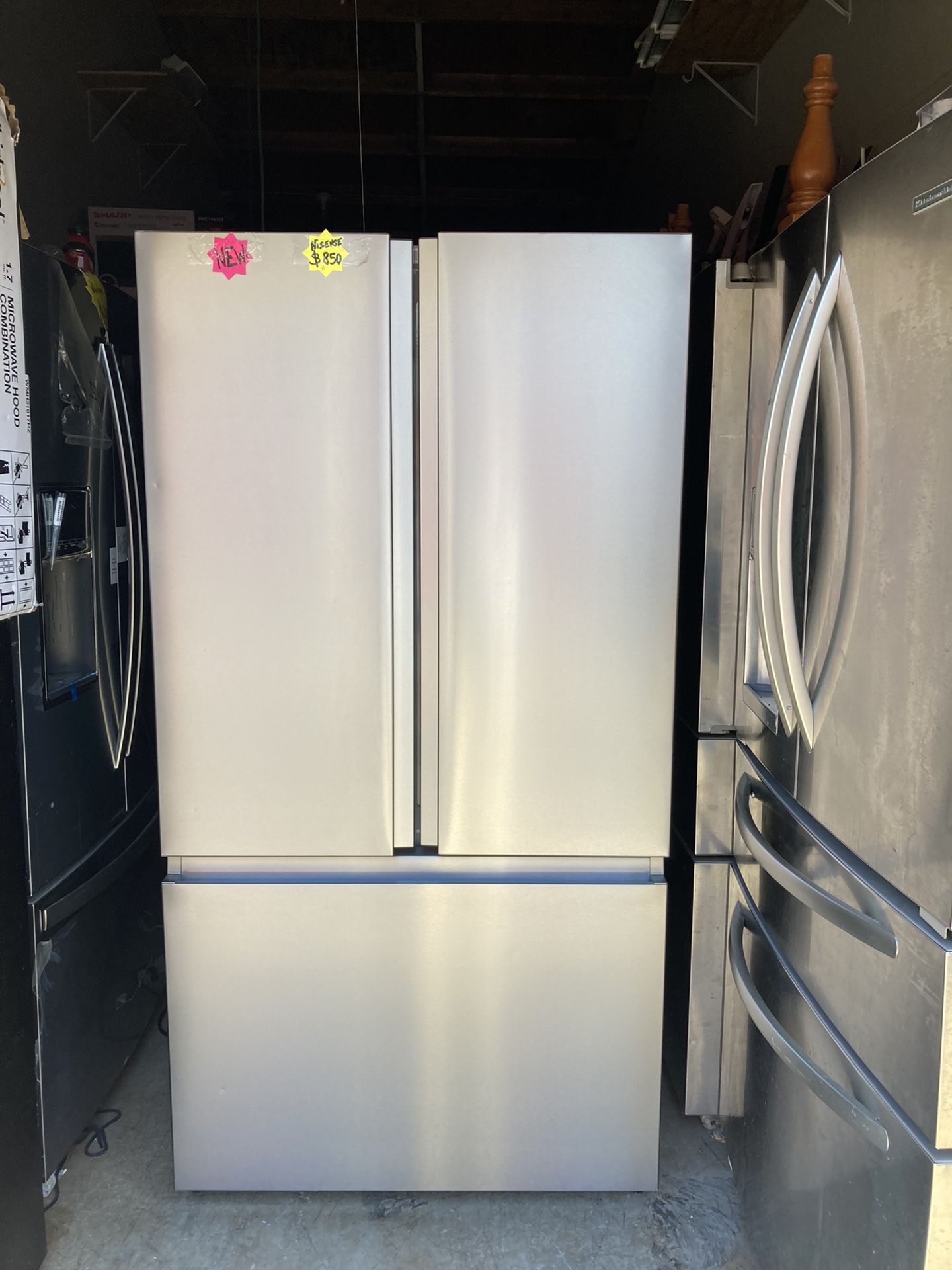 Hisense French Door Refrigerator Icemaker In The Bottom Water In The Door Inside $850 New !!! Flow model
