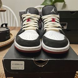 Jordan 1 Low Retro Black Toe 