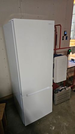 Insignia 11.5 cubic foot Refrigerator/Freezer