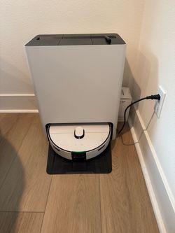 Samsung Bespoke Jet Bot Combo AI Robot Vacuum & Mop (With All-in-One Clean Station)