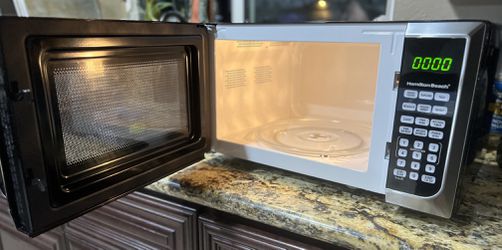 Hamilton Beach Microwave Oven - NEW , Never used for Sale in Phoenix, AZ -  OfferUp