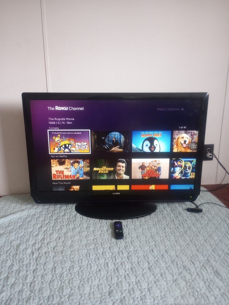 Sanyo DP42840 LCD  42" TV With Roku Stick