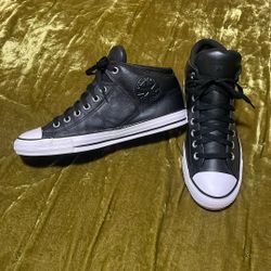 New Chuck Taylor - CONVERSE - Size 10 . 60$