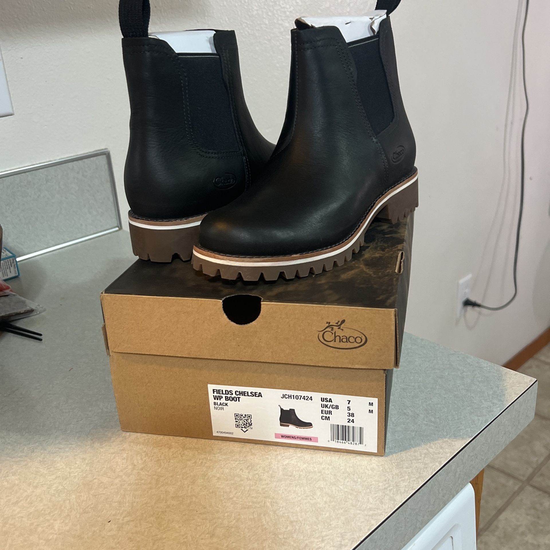 Chaco WOMEN'S FIELDS CHELSEA WATERPROOF BOOT