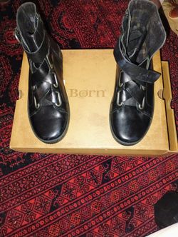 Ladies Size 6. Brand Born Leather Excellent Condition Pickup Only Cash 