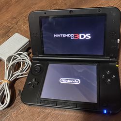 Nintendo 3DS XL game console 