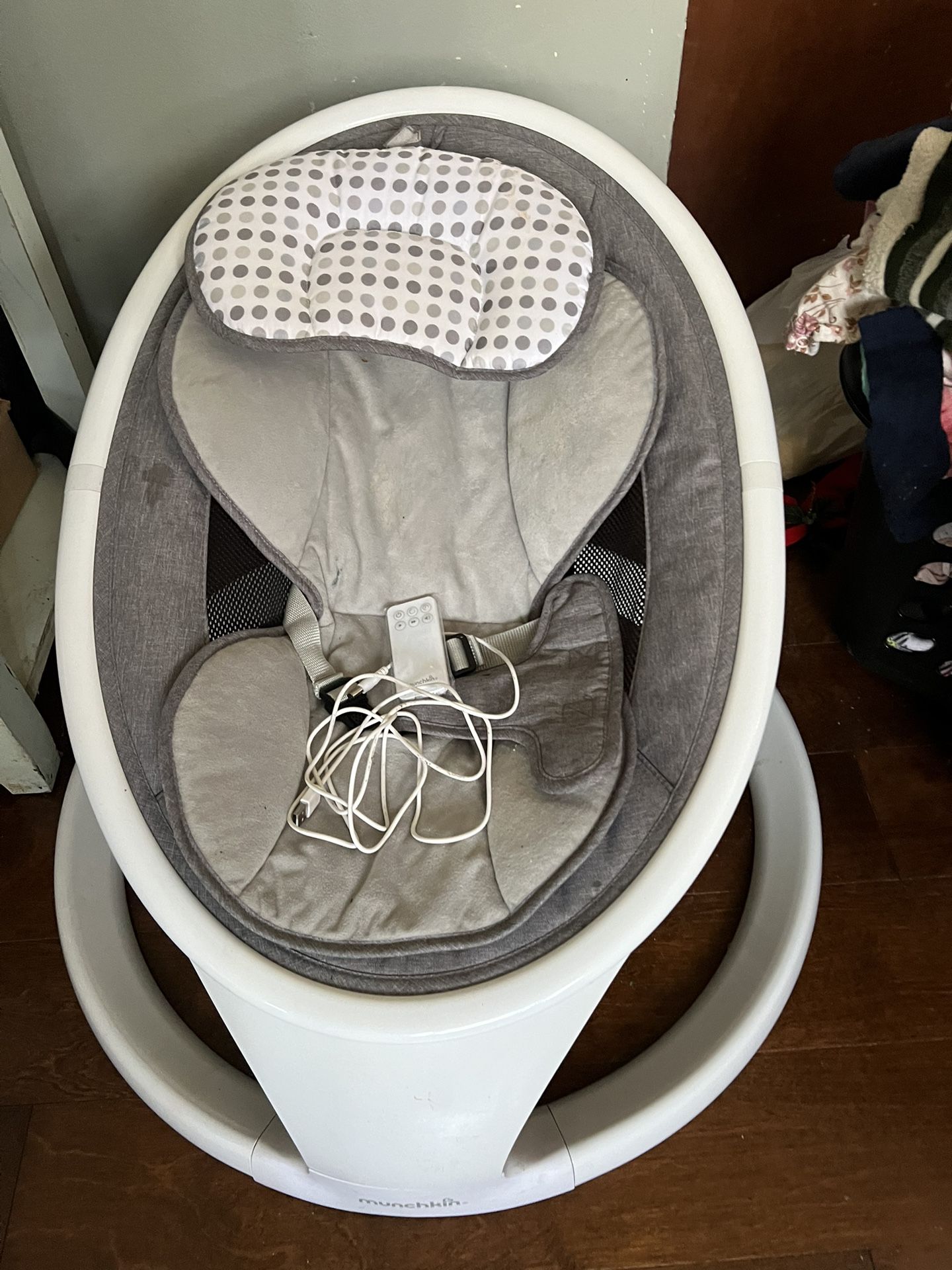 Munchkin Baby Swing, Portable and Lightweight